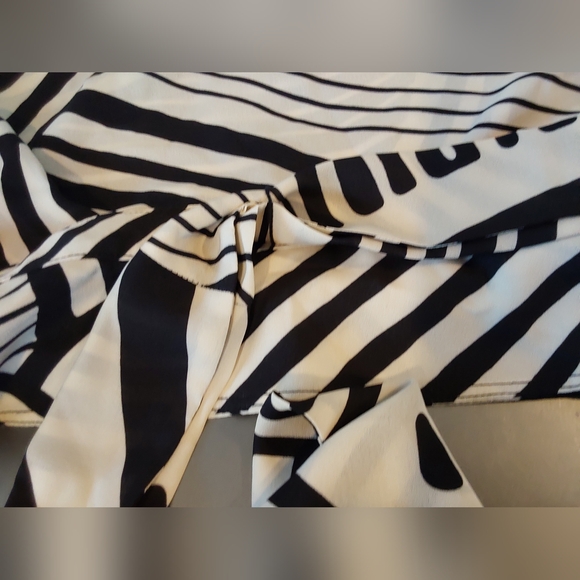 Dennis Basso Scarf Blouse Black & Cream - Picture 9 of 12